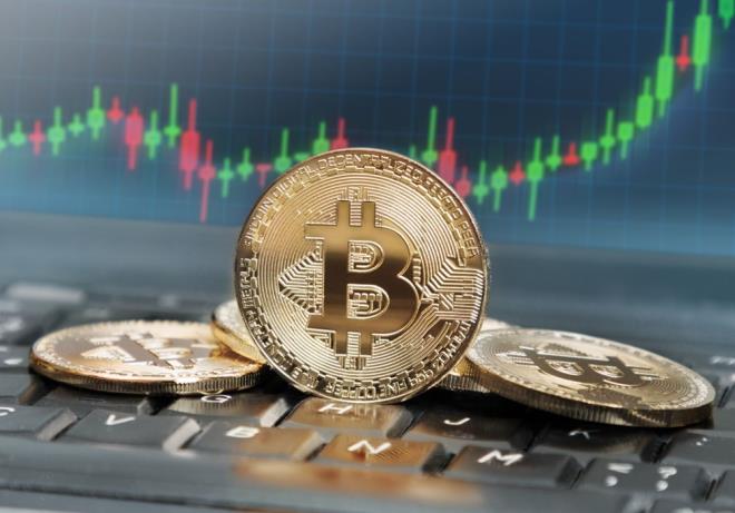 Yurt dnda yaayan El Salvadorlularn lkelerine ylda 6 milyar dolar gnderdiklerini aktaran Bukele, Bitcoin sayesinde para transferini kolaylatracaklarn ve bir milyondan fazla dk gelirli ailenin deiiklikten fayda salayacan kaydetti.