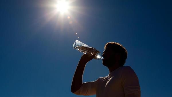 Meteoroloji'den yaplan son deerlendirmelere gre scak hava dalgas yurt genelinde etkisini srdrecek. Ancak stanbul iin hem scak, hem arza, hem kesinti uyarlar var.