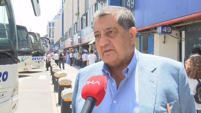 "BLET FYATLARI GN GETKE ARTIYOR"    Bursa'ya giden Mahmut Mumcu, "1 Temmuz itibariyle yasaklar kalkt. Ancak otobs bilet fiyatlar olduu yerde duruyor. Otobsler normal seyrine gemesine ramen fiyatlar hala yksek. Biz fiyatlarn dmesini bekliyorduk" dedi.