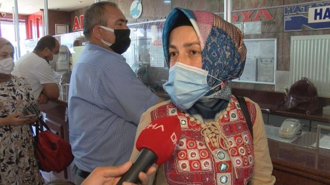 Yolcular, yan koltuk snrlamasnn kalkmasyla bilet fiyatlarnn dmediini, fiyatlarda art yaandn belirtirken, Trkiye Otobsler Federasyonu Bakan Birol zcan fiyat artnn olmadn kaydetti.