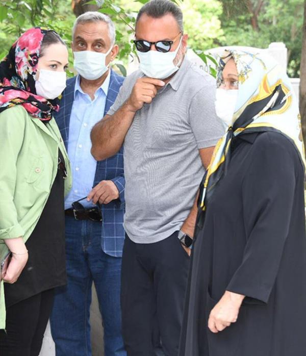 "Arkadalar ltfen maske takn" diyen Gl Sunal "Maske takmayanlar geride dursun. Bizim salmz, insanlarn saln ltfen tehlikeye atmayn" ifadelerini kulland.