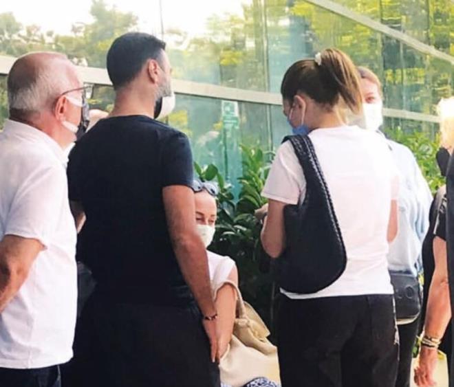 Alian ve ailesi, Seluk Tekta'n tedavi grd hastanenin kapsndan bir an olsun ayrlmyor.