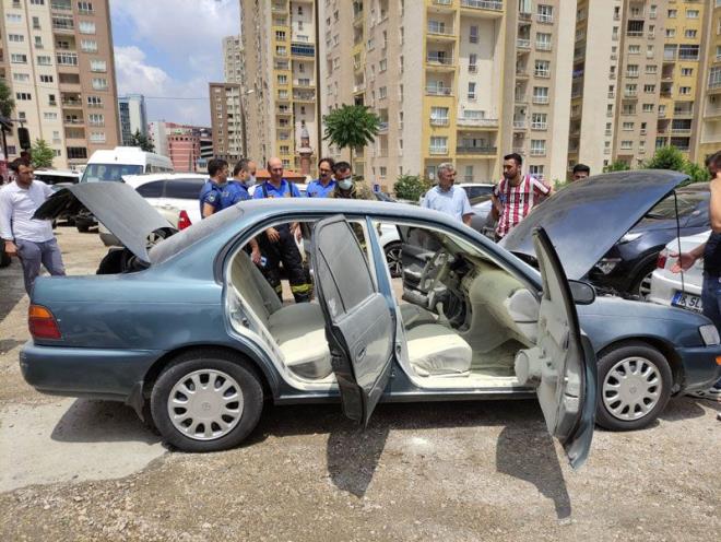 "10 dakika nce alsam yolda giderken belki de bende alev alacakt"<br>    Arac 10 dakika nce alsa kendisindeyken yanacan ifade eden Rt Ferik, "Arac almak iin Orhangazi?den geldim. 39 bin liraya anlatk. Bankadan paray ektim. Arac zerime almak iin notere gittik. Sat ilemleri yaptmz esnada ara birden alev alm. Arkadamn haber vermesi zerine ilemi durdurup aracn bana geldik. Arac 10 dakika nce alsam yolda giderken belki de bende alev alacakt" dedi.