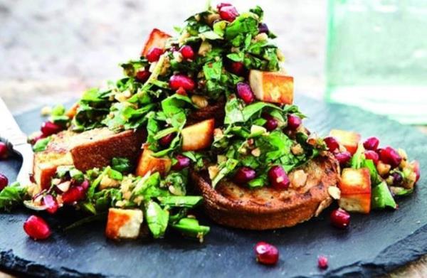 'Marka deeri'<br>    Koyduu fiyatlarn 'marka deeri'ne gre normal olduunu savunan iletme sahibi, sadece lahmacunu 50 tl'ye satmasyla deil, salataya da 65 tl fiyat koymasyla uzun sre sosyal medyada tartlmt.