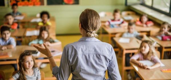 Eitim: Yetikin eitim merkezi retmeni, ilkokul retmeni, ortaokul rencileri iin bamsz yatl okullarda retmen, ocuk bakcs, sosyal eitim grevlisi, okul ncesi retmen yardmcs