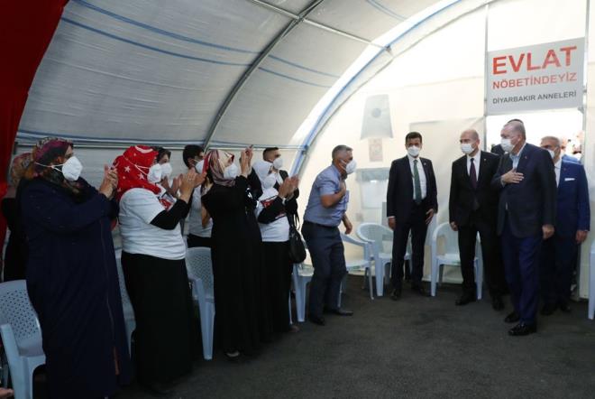 Cumhurbakan Erdoan, Diyarbakr annelerini ziyaret etti.