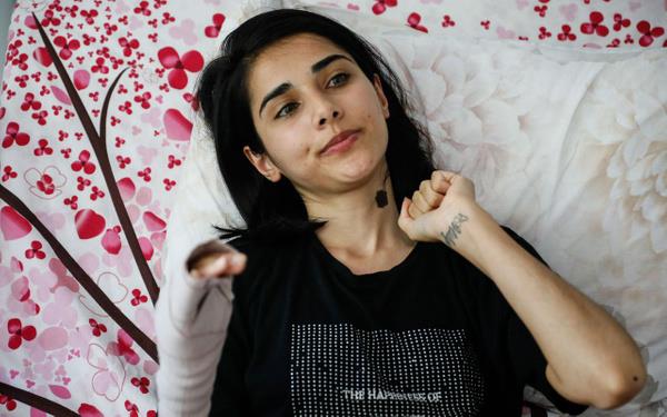 ili'de yaayan Samet Mutlu (28) ile Sabiha Mutlu (27), 8 yl nce evlendi. Sabiha Mutlu grd iddet nedeniyle 1,5 yl nce eine boanma davas at. Mahkeme, 5 yandaki kzlarnn velayetini geici olarak anneye verdi ve haftada bir gn babasyla grmesini kararlatrd.