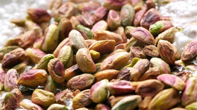 Antep fst da melatoninle doludur ve daha iyi uyumanza yardmc olabilir. Ayrca daha uzun sre tok kalmanz salayacak lif ve protein de ierirler. Sodyumu azaltmak iin tuzsuz veya hafif tuzlu olann sein.