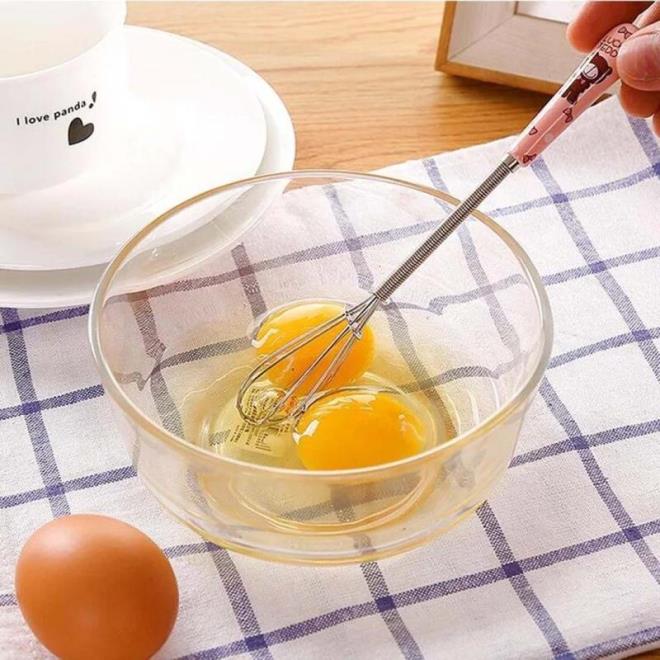 rpmay unutmayn  <br>    Aceleci davranp yaptmz hatalardan biri de yumurtalar dorudan tavaya krmak olacaktr. Oysa rpmak, yumurtalarnza hava girmesine yardmc olur ve onlar daha dolgun ayrca lezzetli hale getirmektedir. Bu nedenle tavaya almadan nce yumurtalarnz rpmak iin mutlaka zaman ayrnz.