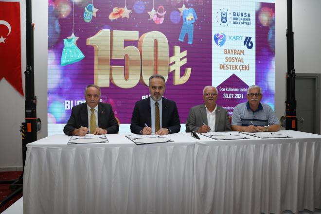 Bursa Bykehir Belediyesi getiimiz yl Mart aynda Trkiye'de grlmeye balayan koronavirsle mcadele kapsamnda hem dezenfeksiyon hem de sreten olumsuz etkilenenlere ynelik sosyal desteklerle baarl bir snav verdi. Bu srete 140 bin adet gda paketi, 900 bin adet BESA ekmek, 30 bin 500 adet pazar filesi,   31 bin adet temizlik paketi, 72 bin adet scak yemek hizmeti, okullara 10 bin adet hijyen kiti, karantina altnda bulunan kiilere ynelik 6500 adet C vitamini destek paketi, yine salk alanlarna, emniyet ve jandarma mensuplarna, huzurevleri ve bakm merkezlerine 46 bin adet C vitamini taba datm yapld. Bu srete 200 aileye ulaan Bykehir Belediyesi, uzaktan eitime destek kapsamnda ihtiya sahibi rencilere tablet ve laptop datt. Yine pandemiden ekonomik anlamda olumsuz etkilenen ve faturalarn deyemedii iin elektrii kesilme durumuna gelen 20 bin ailenin elektrik faturas, ayn durumdaki 20 bin ailenin su faturas ve interneti kesilme noktasna gelen 20 bin ailenin de internet faturas Bykehir Belediyesi tarafndan dendi. Trkiye?de bir ilk olarak getiimiz yl hayata geirilen ve ihtiya sahiplerine istedikleri yerden alveri imkan salayan Kart16 uygulamasndan yararlarn says da 10 bine yaklat.