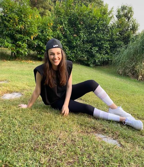 Kariyerinizin hayatnzn ne ynde deimesini umuyorsunuz?<br>  Etkileyici insan hikayelerine hayat verebileceim karakterleri canlandrmak en ok istediim ey. nsanlarn hayatlarna dokunacak, katk ve farkndalk yaratacak projelerde olmak. Bu meslee hakkn vererek yapanlardan olmak nceliim. Gerisi zaten kendiliinden gelir...