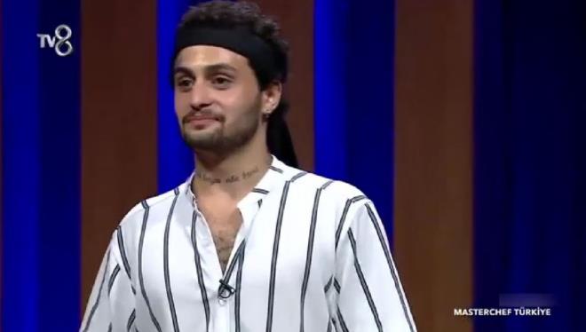 23 yandaki Grkem Demiral, eleme turunu gemek iim eflere kendi tarifi olan levrek lokum yemeini yapt.