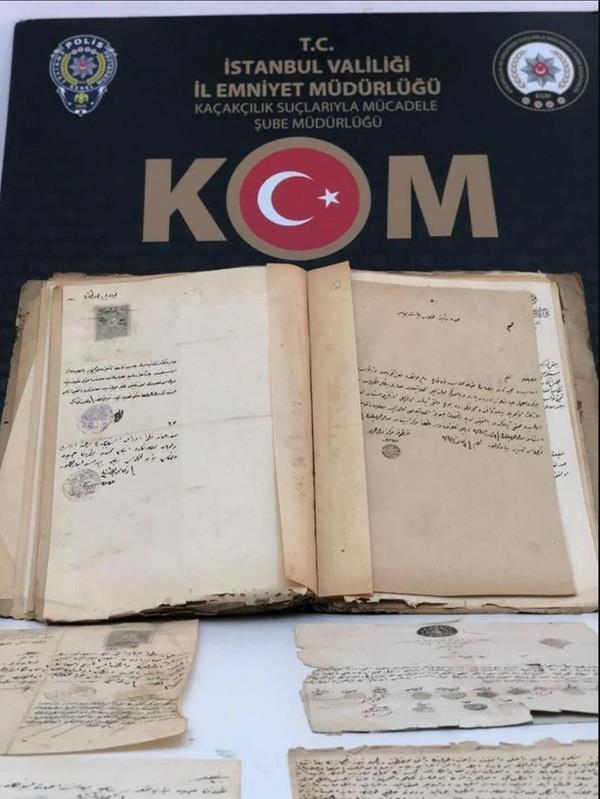 Eserlerin nemli ve deerli tarihi belgeler olduunu fark edince saklamaya karar verdiini belirtti.