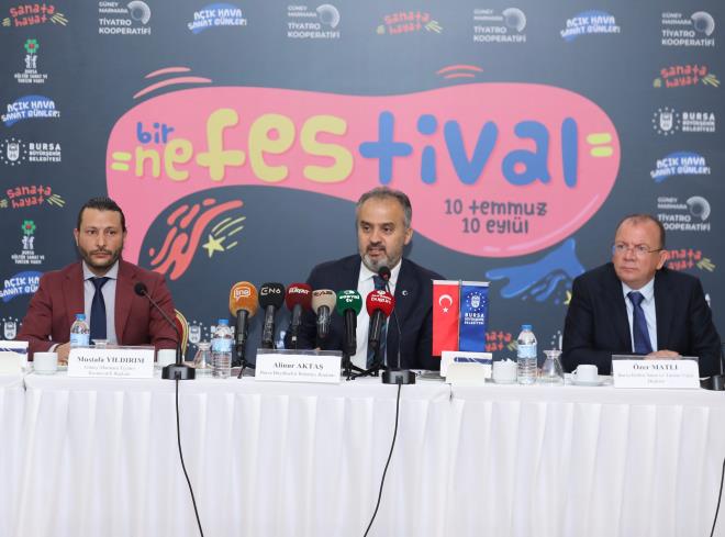 Her kesime hitap edecek<br>  Bursa Kltr Sanat ve Turizm Vakf Bakan zer Matl ise, ehirle ilgili yaplmas mantkl tm projelerde yanlarnda olduu iin Bakan Akta'a teekkr etti. nmzdeki gnlerde BKSTV'nin yaz etkinliklerini kamuoyuna duyuracaklarn hatrlatan Matl, 'Bir buuk senedir kapal kalan Bursa'nn, sanat ve mzik ile buluaca on birinci aya kadar her kesime hitap edecek, mziin olaca, insanlarn yznn glecei bir dnem geirmek istiyoruz. Ben bu konuda kendimi ansl hissediyorum. Destekleri nedeniyle bata bakanma ve Bykehir Belediyesi ekiplerine teekkr ediyorum' dedi.