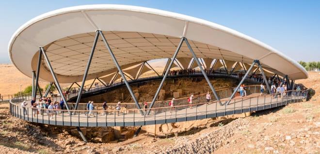 anlurfa Bykehir Belediye Bakan Zeynel Abidin Beyazgl, gastronomi, inan, tarih, kltr ve mzii bir arada bulmak isteyenlerin gelecei adresin anlurfa olduunu syledi.    Kentin kltr turizminin yan sra inan turizminde nemli yere sahip olduunu vurgulayan Beyazgl, "12 bin yllk tarihi olan bu kentin mzii, gastronomisi, kltr ok gelimi durumda. Buras bir hogr ve samimiyet ehri. Bu nedenle anlurfa'ya her inantan insanlar akn akn geliyor. Bundan bir hafta nce Gbeklitepe'ye gittim. Akn akn turistler gelmeye balad. u yasakl dnemde dahi son 3 ayda 100 bine yakn turist buraya gelmi bulunuyor. imdi turizm patlamas bekliyoruz" eklinde konutu.