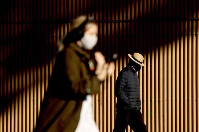 Delta varyant nedeniyle pandemi nlemlerini geveten pek ok lke kstlamalar geri getirme karar ald. Zira bu varyant orijinal virsten ok daha bulac.