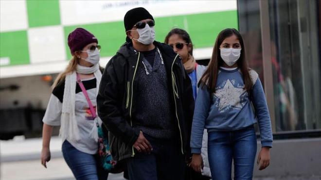 10 bin kiiyle yaplan bir anketle toplanan ve Nisan aynda aklanan veriler ise virs testi pozitif kan kiilerin yaklak yzde 53'nn hibir belirti yaamadn ortaya koymutu.