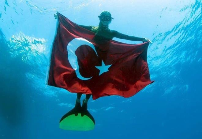 AHKA ERCMEN    "15 Temmuz Demokrasi ve Milli Birlik Gn?nde Dnya Kupasnda TS 20:40?da yeni bir Trkiye Rekoru iin dalacam. Kalbiniz nefesiniz benimle olsun"