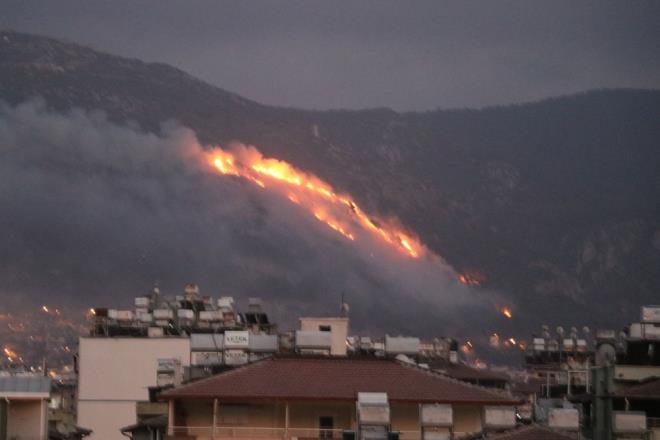 Antakya'daki yangn, itfaiye ve Orman letme Mdrl ekiplerinin mdahalesiyle kontrol altna alnd.