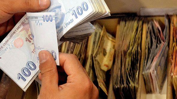 Gelir Vergisi kapsamnda dier cret geliri elde eden; basit usule tabi ticaret erbabnn yannda alanlar, zel hizmetlerdeki ofrler, zel inaat ilerinde alan inaat iileri, kira geliri elde eden gerek kiilerin yannda alanlar 2021 yl gelir vergileri sresinde tarh edilmediyse 31 Austos'a kadar vergi dairelerine bavurarak vergi miktarn belirleyebilecek.      Bu durumda gemie ynelik gelir vergisi, vergi cezas aranlmayacak. verenlerin dier cretlere ait kimlik bilgileri ve vergi karnesi, yapacaklar bavurular da bu kapsamda deerlendirilecek.