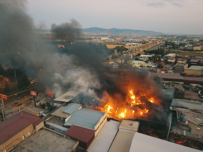 Soutma almasnn devam ettii yangn sonras tesislerde maddi hasar olutu.