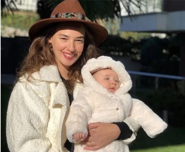 te yandan Seda Bakan, getiimiz aylarda estetik itirafyla da adndan sz ettirmiti.