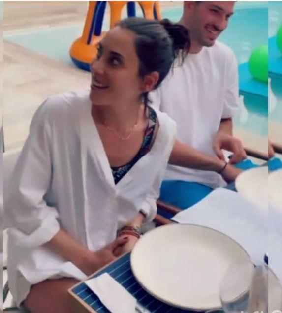 "Genlerime teekkr borluyum"  <br>  Makyaj yapmaktan holanmayan Cansu Dere daha nce "Genlerime teekkr borluyum" demiti.