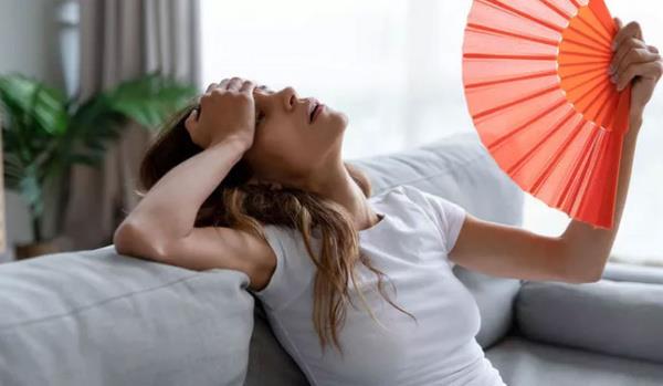 Kurban Bayram'nda havalar daha da snacak  <br>  stanbul Aydn niversitesi (A) Anadolu BL Meslek Yksekokulu Mdr Yardmcs, Meteoroloji Uzman Dr. Gven zdemir, Kurban Bayram?na sayl gnler kala hava durumuyla ilgili bilgi verdi. Trkiye genelinde scaklklarn artacan syleyen Dr. zdemir, zellikle stanbul, zmir ve Ankara gibi metropollerde hissedilen scakln 40 dereceyi greceini dile getirdi.