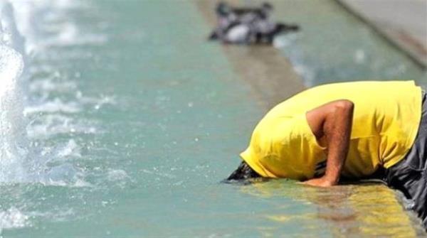 4 gn scak hava hkm srecek  <br>  Meteoroloji uzman Prof. Dr. Orhan en'den de scak hava dalgasna ilikin ok nemli uyarlar geldi.  Prof. Dr. en'in aklamalar:    "Trkiye'nin byk bir blm 35 derecenin zerinde scaklk olacak. stanbul ve Karadeniz Blgesi 35 derecenin altnda olacak. Bugn dahil nmzdeki 4 gn scak hava dalgas hkm srecek."