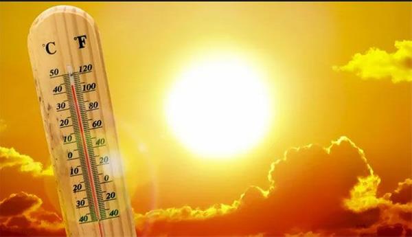 Meteoroloji'nin son raporuna gre nmzdeki 4 gn ar scaklar etkili olacak. Bugn zellikle bat blgelerinde scaklk 2 ila 4 derece daha artacak. Kurban Bayram'nda ise hava scaklklar daha da artacak. Meteoroloji Uzman Dr. Gven zdemir, "Scaklklar lke genelinde 3-4 derece artacak ama zellikle nemin yksek olduu illerde hissedilen scaklk 40 dereceyi geecek. zellikle 10.00 ile 17.00 saatleri arasnda dar kmayn" uyars yapt. te bugn il il scaklk tahminleri ve Kurban Bayram hava durumu...