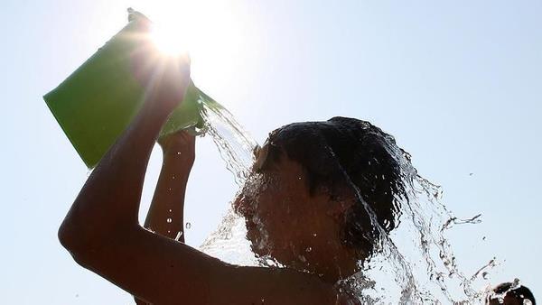 10:00 ile 17:00 saatleri arasnda sokaa kmayn    "O nedenle zellikle bayramn ikinci gnne kadar vatandalara, mecbur kalmadka 10.00 ile 17.00 saatleri arasnda sokaa kmamalarn neririm. zellikle astm, kalp gibi kronik hastal olanlar, ok dikkatli olsun. htiyalarn sabah saatlerinde ya da 17.00?den sonra halletmeye alsnlar.?