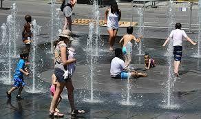 stanbul'da nem yzde 90 civarnda<br>    Muson Uzantl Basra alak basncnn etkisi altnda olunduuna dikkat eken Dr. zdemir, ?Yaz aylarnda etkisini gsteren bu Alak basn, scaklklar ve buharlamay artryor. Bu nedenle stanbul?da nem oran yzde 90 civarnda, scaklklar ise pazar ve pazartesi pik yapacak. Termometreler 34-35 dereceyi gsterirken, nem nedeniyle hissedilen scaklk 40 dereceye kadar kacak? dedi.