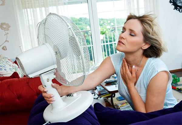 "Saat 10.00 ile 16.00 arasnda gne altnda durmamamz lazm. Dnyada bu ar scaklardan beyin kanamalarndan lenlerin says ok artmaya balad."