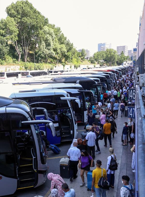 Otobs ofr Serkan zdemir, AA muhabirine yapt aklamada, ek seferlerde bile yer kalmadn syledi.