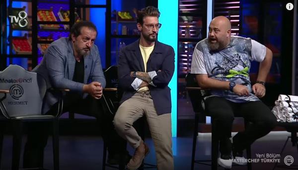 "lk kez byle bir karar alyoruz. Ve nz birden eliyoruz"  <br>  O yzden biz aramzda bir karar aldk. lk kez byle bir karar alyoruz. Ve nz birden eliyoruz" ifadelerini kulland.