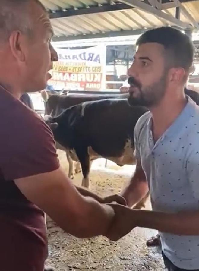 "Ben artk mterilerden uzak durmaya alyorum" diyen Kahraman, yle konutu:    "Bu koldan sonra istedii fiyat neyse tamam abi diyorum ve ekiliyorum. Biz pazarlk yaparken sesleri duyan kavga ediyoruz sanp bakmaya geldi. Kavga olmadn grnce glp kameraya ekmeye baladlar."