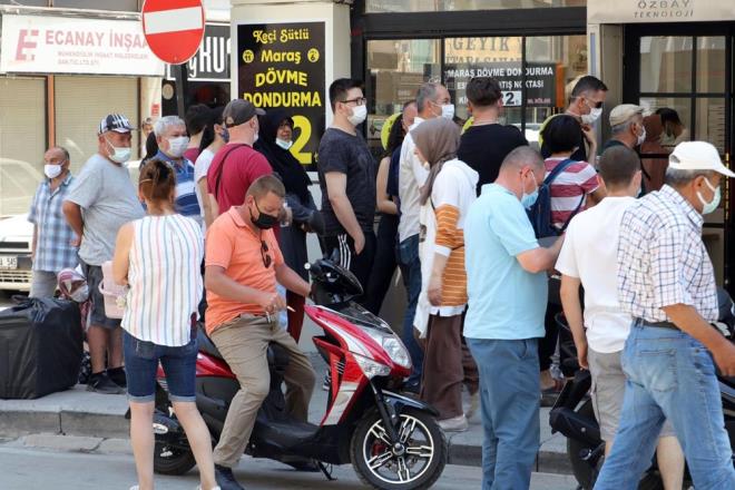 Ucuz baklava kuyruunun dier bir adresiyse Eskiehir oldu.     Tepeba ilesine bal Cumhuriyet Mahallesi?nde, kilosu 18 ile 30 liradan satlan baklava, youn ilgi grd.