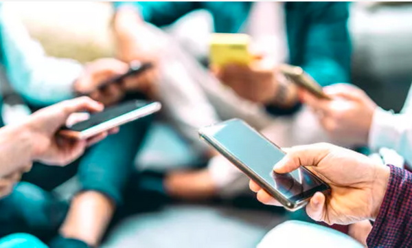 yi Parti  <br>  yi Parti iin, ayn zamanda sosyal medya partisi tanmn yapmak mmkn. Y Partililer ilk srada yzde 37.2?yle Instagram? kullanrken, ikinci srada yzde 26.9?la Twitter? tercih ediyorlar. YouTube 16.6?yla nc srada gelirken, Y Partililerin yzde 15.2?si Facebook diyor. MHP?nin aksine Y Partililer Tiktok?u kullanmyor.