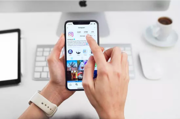 Sosyal medya kullanmnda CHP ile AK Parti benzerlik arz ediyorlar. CHP?liler yzde 31.5?le ilk srada Facebook?u tercih ederken, ikinci srada yzde 26.9?la Instagram geliyor. Twitter ise yzde 22.8?le iyi bir seviyede. CHP?liler yzde 11.7 orannda YouTube kullanrken, Tiktok?u 1.7 seviyesinde tercih ediyorlar.