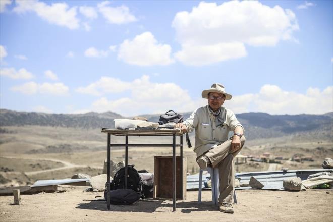 almalarn ve Trkiye'ye geli hikayesini  anlatan Kimiyoshi Matsumura, ran'daki neolitik dnemle ilgili tez konusu nedeniyle 1981 ylnda geldii Trkiye'de eitimine devam etmeye karar verdiini syleyerek, "O zaman burada Enstit Bakan olan Dr. Sachihiro Omura ile tantm.  1983-1985 yllar arasnda hkmet bursu alarak Ankara niversitesi Dil Tarih ve Corafya Fakltesinde eitimime devam ettim" dedi.
