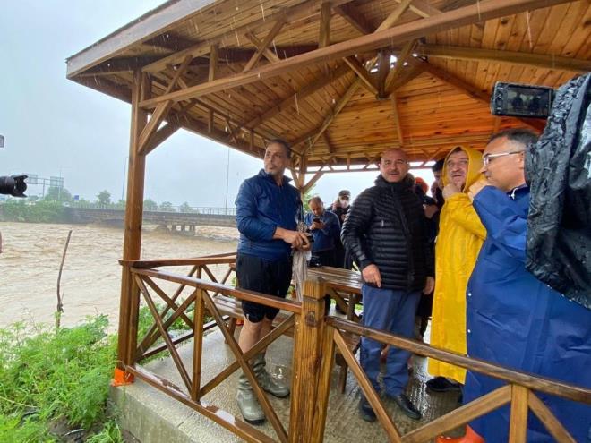 ileri Bakan Sleyman Soylu da Arhavi'de incelemelerde bulundu.