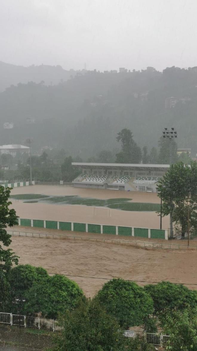NTV Meteoroloji Yksek Mhendisi Gkhan Abur iddetli ya geilerinin bu gece ve yarn devam edebileceini belirterek Rize ve Artvin iin uyarda bulundu.