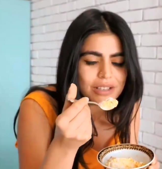 Dondurma ile ilgili konuan vlogger, ?Bir dondurma iin 3 bin Birleik Arap Emirlikleri Dirhemi. Dubai?de altn tketiyoruz? derken ?Dnyann en pahal dondurmas. Lezzetli miydi? ilginti. Ve evet tabii ki bana bedavaya verdiler" diye konutu.