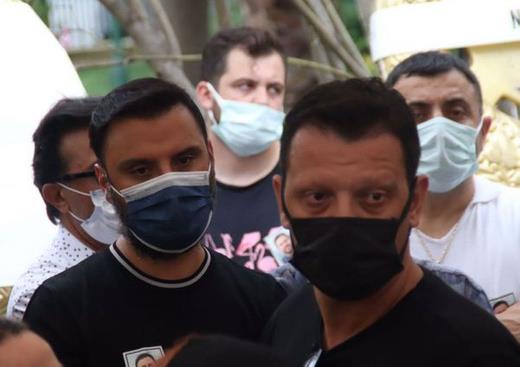 Kardeinin lmyle yklan Alian' cenaze treninde sevenlerini yalnz brakmad.