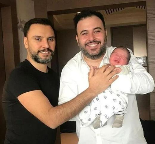 nl sanat Alian'n kardei Seluk Tekta, 20 gn nce koronavirs tehisi nedeniyle hastaneye kaldrlmt. Saryer Maslak'ta bulunan zel bir hastanede tedavi alnan Tekta'n durumu dn gece saatlerinde arlat ve yaplan tm mdahalelere ramen kurtarlamamt.