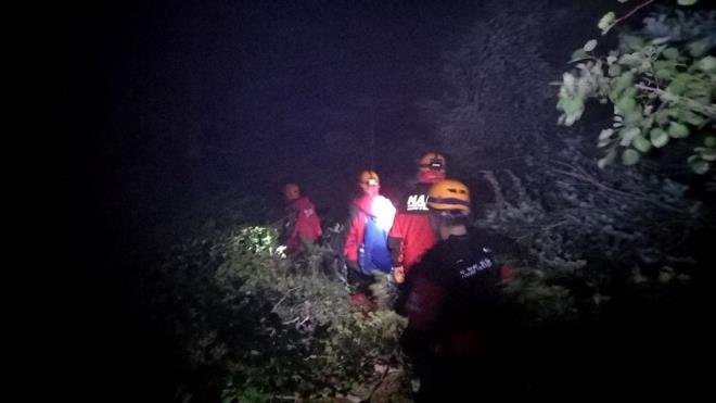 Uluda'da odun toplamak iin ormana girdikten sonra kaybolan kadn iin arama kurtarma almas balatld.