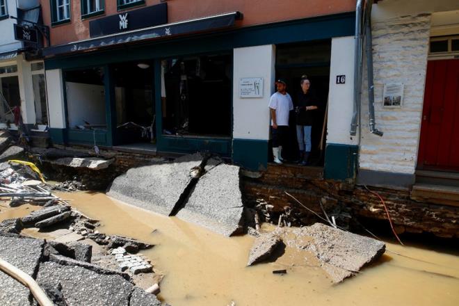 Karlsruhe Teknoloji Enstits ats altndaki Meteoroloji ve klim Aratrmalar Enstits'nden iklim aratrmacs Andreas Fink, "Isnan dnyada ar yalar daha sk olacak" diyor.