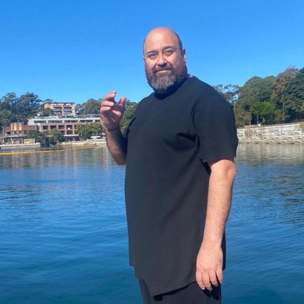 "ok iyi iler yapan efler var"<br>  ncs de eflere destek vermek lazm. Bizim eitim sistemimiz hl Fransz kltryle eitim veren bir sistem. eflerimiz Fransz yemek kltryle yetiiyor. Daha ok Anadolu kltryle yetien ve Anadolu mutfa zerine allan okullarn artmas gerekiyor. Gerek yurtdnda gerek yurtiinde ok iyi iler yapan efler var. Hatta benim de ileride dndm gibi yurtdnda balayp imdi Trkiye?ye yatrm yapan efler var. Bu eflere destek verilmesi gerekli.