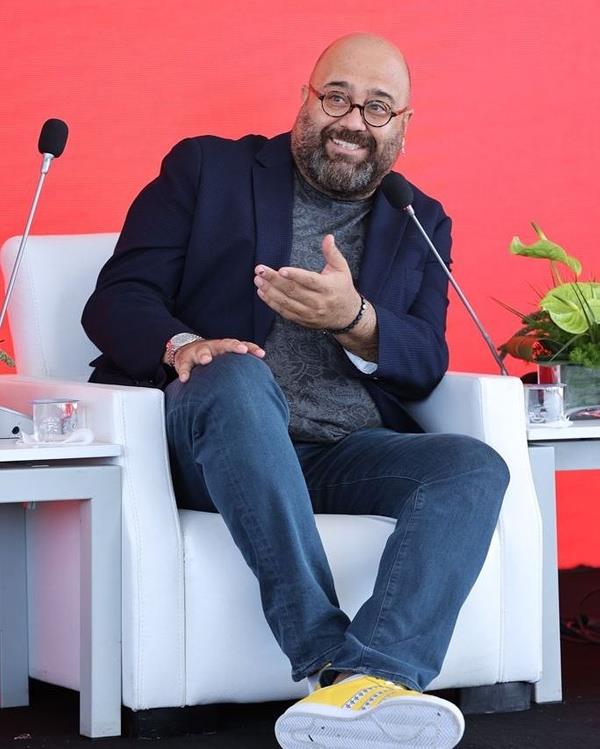 Gecenin bir yars acktn, ne yersin? Ya da neyi yememek iin kendini zor tutarsn?<br>  - Kokore. Ben kokore hastasym. Kelle paa, ikembe, rdan olsun. Onlara da baylrm. Yememeye alyorum, nk u ara kilo vermeye alyorum.