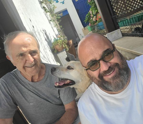 "Amacmz ayn"<br>  Mutfak sert ve ok fazla beklentinin olduu bir yer. ok fazla kazaya ak. Salk zehirlenmelerine ak. zellikle servis annda stres seviyesi ok artar. Fakat bence bu devrin iyi efleri bu siniri kontrol edip, yine otoriter olup ama bunu yaparken de genleri krmadan yapan efler olmal. Her yiidin bir yourt yiyii vardr.  ef de bu konuda farkl dnyor olabiliriz. Ama mzn de gerek kaygs yarmada en iyi efi bulmak. Gidi yollarmz farkl olabilir ama amacmz ayn. Birimiz daha sert, birimiz daha yumuak, birimiz daha akac ilerliyoruz.